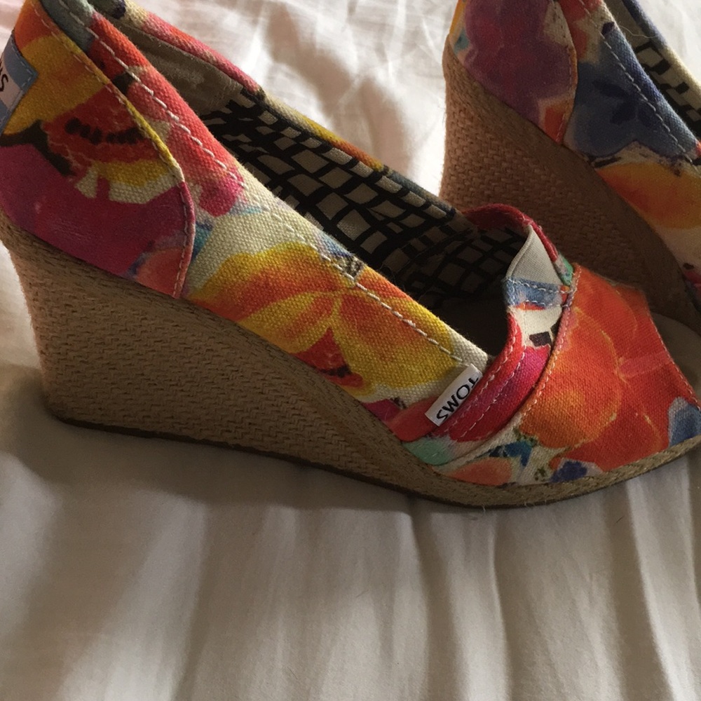 Toms